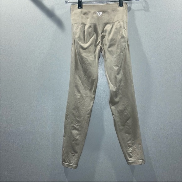 Women’s Best Redefined Scrunch Leggings XS/S Beige Define 2.0 Seamless Gym - Picture 7 of 13